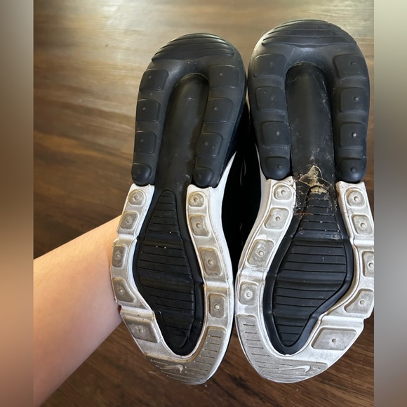 Nike Air Max 270 Black and White Women’s - Picture 6 of 9